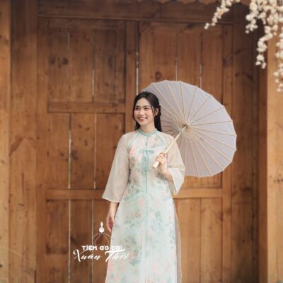 Áo dài Mộc Tranh xẻ tà thêu nổi