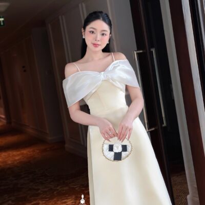 Áo dài Uyển Băng trễ vai